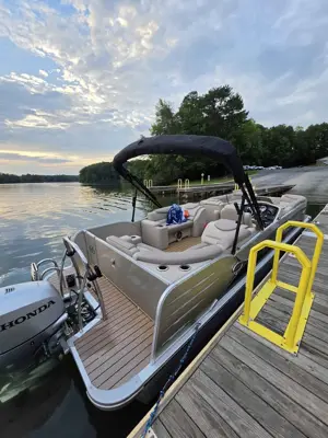 2018 Avalon catalina 2585