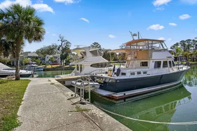 Boat Dock For Sale in Hilton Head Island, South Carolina at Windmill Harbour Marina