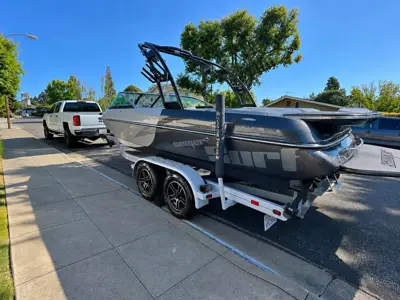 2017 Sanger V237 Surf Boat
