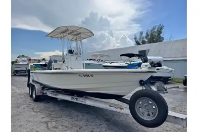 2015 Pathfinder 2200 TRS Bay Boat