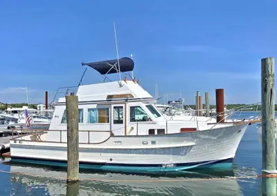 32' Island Gypsy Trawler - Twin Volvo Diesels (200hp Turbo TAMD41-A's)