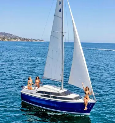 2010 MacGregor 26M - Trailerable Sailboat (Cruiser / 24MPH Powerboat)