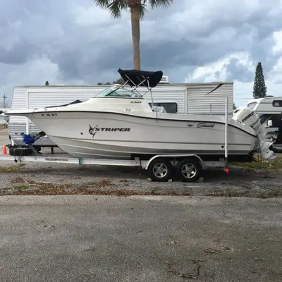 2005 SeaSwirl 2301 dual console striper