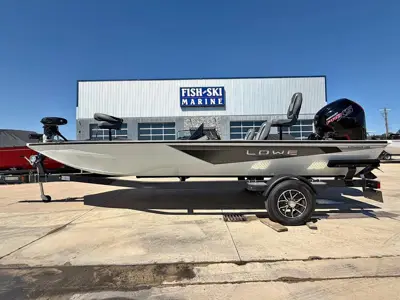 2025 Lowe | stinger 195c | super clean & low hours