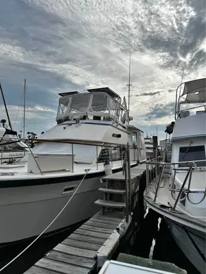 1985 Hatteras 43’ motor yacht
