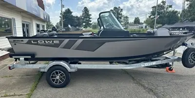2026 Lowe Fishing Machine Walk Thru FM 1775 WT