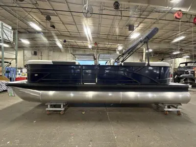 2027 Bennington 22ft Tritoon 22 SSB w/200hp Yamaha 4stroke