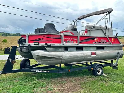 Sun Tracker Bass Buggy 16 DLX Pontoon Boat with Mercury 40 HP Engine