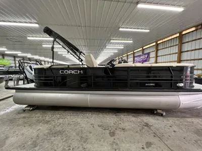 2022 Coach 243 RFC 3-SERIES TRITOON