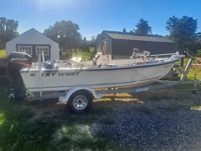 2000 Key West 1720 Sportsman Boat
