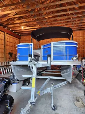 2023 princecraft pontoon boat