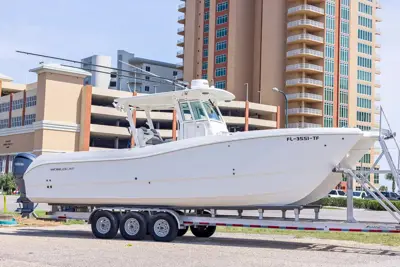 2022 World Cat 325 CC (225 Hours), 1-owner, NIZPRO Tuned, Helm Master Joystick