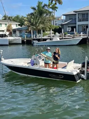 2019 22 Robalo Cayman center console bay boat flats boat