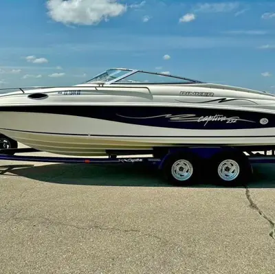 1998 Rinker Captiva 232