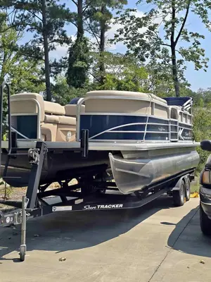 2019 Suntracker 20 Ft DXL Party Barge