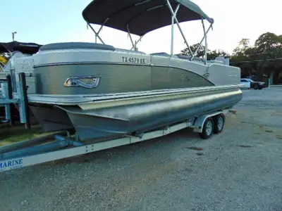 2018 Avalon 2585 Rear Fish