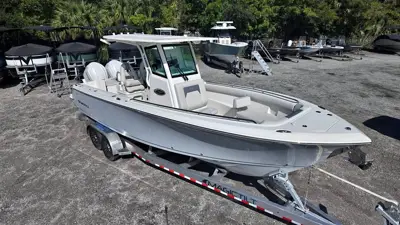 2027 Sailfish 272 Center Console