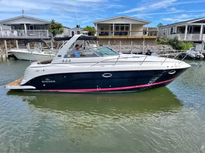 2010 Rinker 300 Express Cruiser