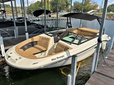2024 Sea Ray SPX 230
