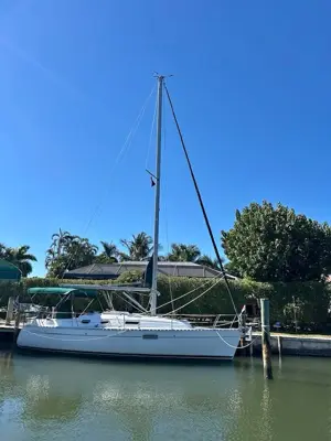 1999 Beneteau Oceanis 321 Sailboat