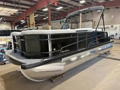 2026 Princecraft Vectra 21 RL Dinette Swingback **Blackout Package**