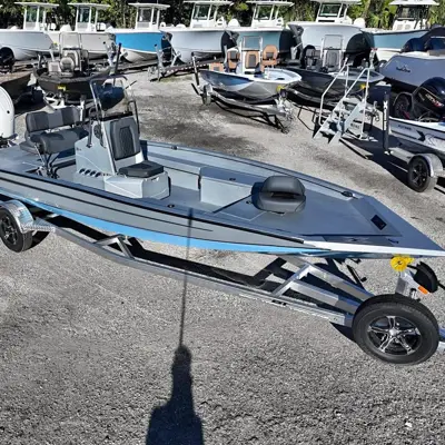 2027 Xpress H20B Bay Boat