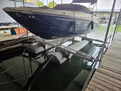 ☀️🛥️🌊Lake Ray Hubbard Boat Lift And Slip available on covered CC dock at Chandlers Landing🌊🛥️☀️