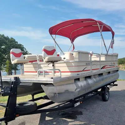 2006 Sun Tracker Party Barge