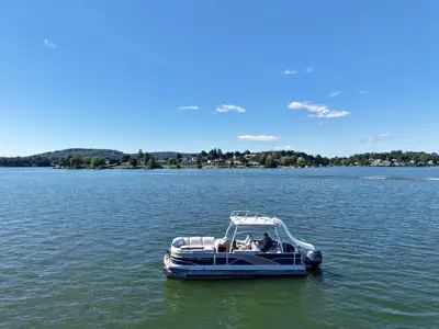 2016 Sweetwater Premium 240 SD3