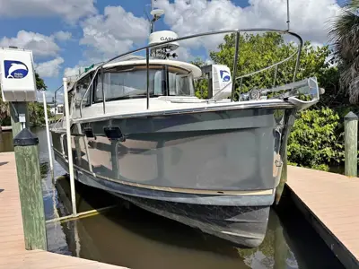 2019 Ranger Tug R-27 w/ Starlink