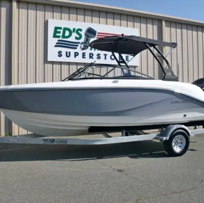 2027 Bayliner V20 Bowrider Boat