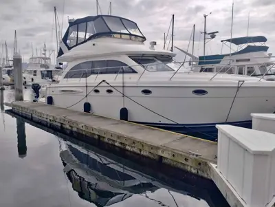 Meridian 411 Flybridge Motor Yacht