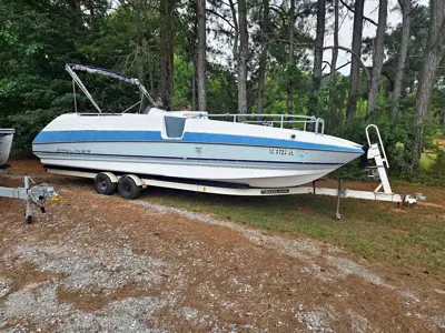 Bayliner Rendezvous Deck Boat