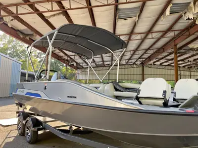 LOWE Aluminum Deck Boat SD224