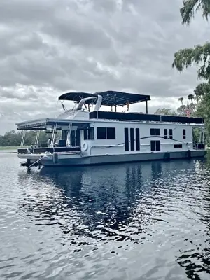 2001 60' Horizon Houseboat