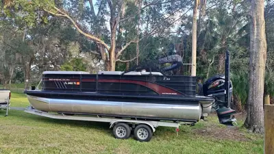 Bennington L22 Saltwater Series Pontoon Boat