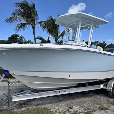 2026 Robalo R230