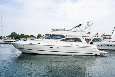 2001 Cruisers Yachts 5000 sedan sport