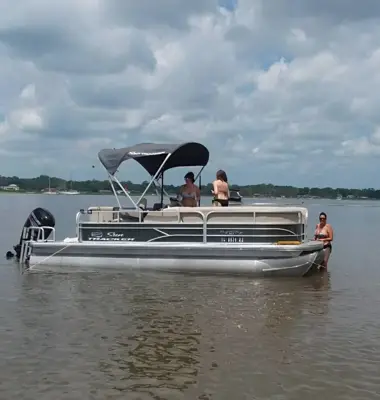 2017 Pontoon Boat 20 foot