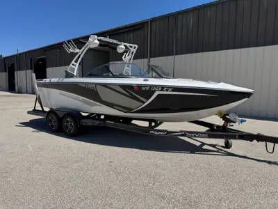 21' Tige w/ 360 HP V-8 Indmar and Custom trailer