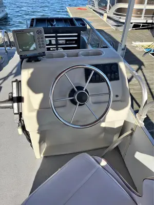 22 ft Pontoon with 25 hp motor