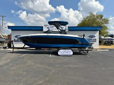 2024 Cobalt R8 Surf
