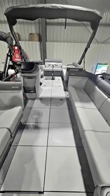 2026 Bennington S1 SX M Series Swingback