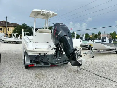 2018 Boston Whaler 210 Dauntless
