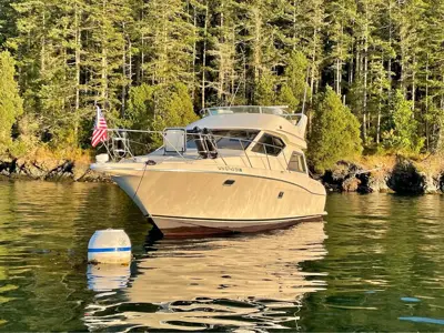 1996 Bayliner Avanti 3258 command bridge