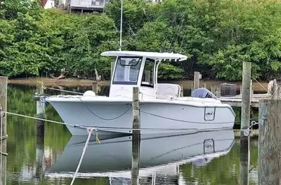 2021 Sea Hunt 255 Ultra Boat, 300hp Yamaha with LoadRite Trailer