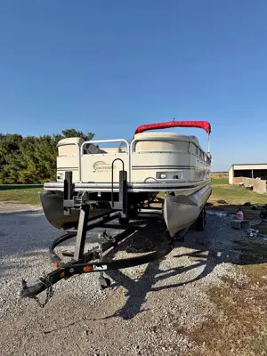 2004 Lowe Suncruiser Jamaica 220 Pontoon – 90 HP Mercury, Trailer & Extras