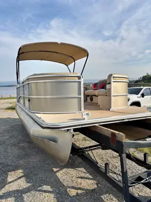 2013 Harris 220 Cruiser Pontoon Boat