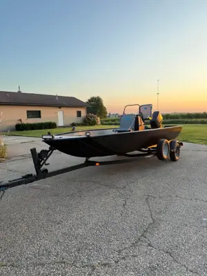 2004 Lowe roughneck 18’