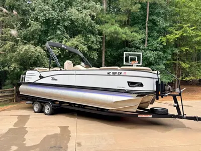 2018 Tahoe cascade 2585 ent tritoon